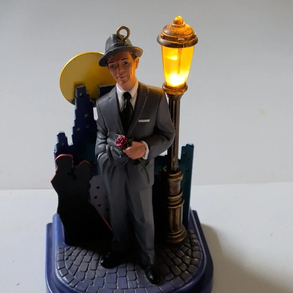 Carlton Cards Frank Sinatra Young at Heart Lighted Musical Ornament 2005 MPN 131
